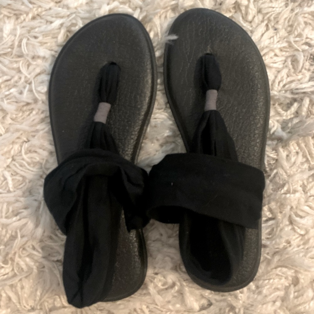 Sanuk sandals. Size: 11